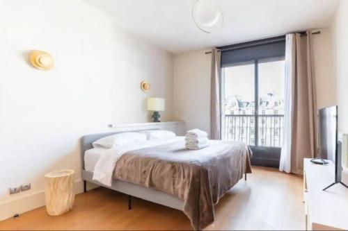Avenue Montaigne Luxury Apartment 2BR 4P
