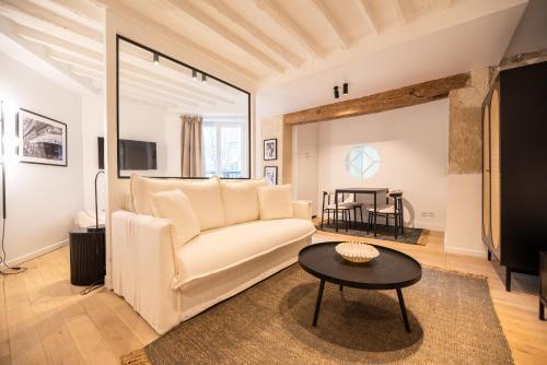 Cosy Nest in Saint Germain - Tap to explore photos