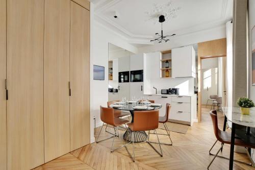 Welcoming apt - 3BR-6P - Tour Eiffel Room Type - Three-Bedroom Apartment