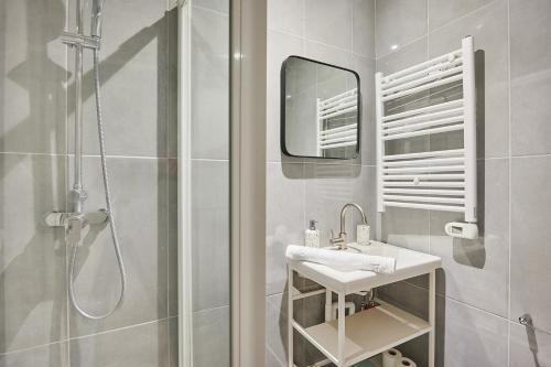 Apartment Centrer of Paris by Studio prestige - Tap to explore photos