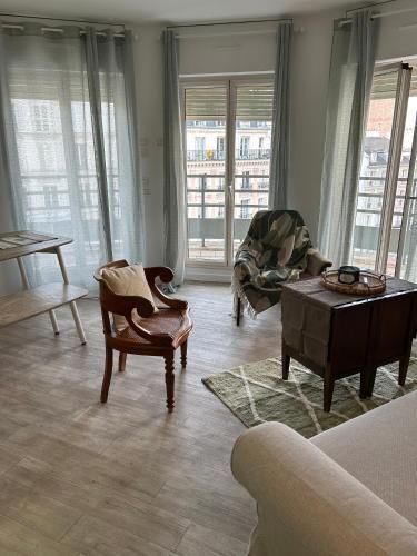 ELEGANT APARTMENT in Trocadero-Eiffel tower - Tap to explore photos