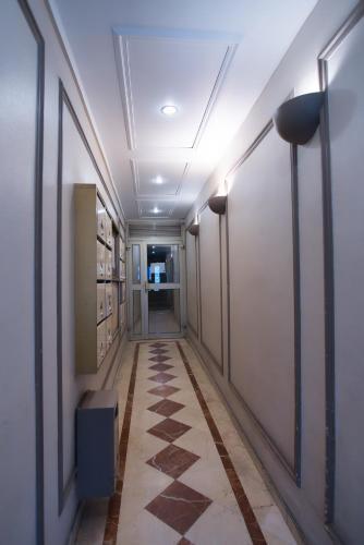 Appartement Marais Cœur Historique - Tap to explore photos