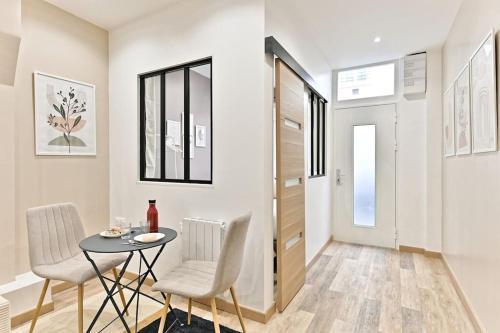 Appartement central Place de la Nation - Tap to explore photos