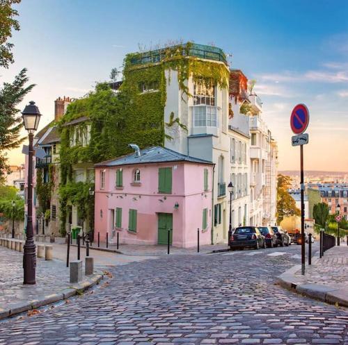 Relax in a Stylish Flat in Montmartre