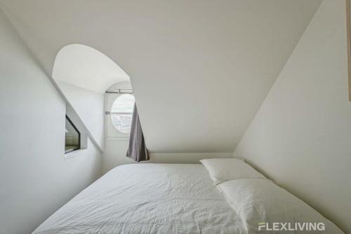Flexliving - Onebedroom - Malesherbes - Eiffel Tower view - Tap to explore photos