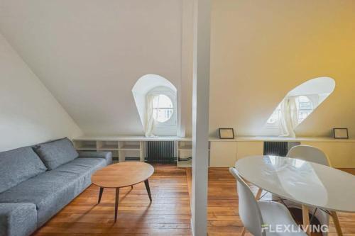 Flexliving - Onebedroom - Malesherbes - Eiffel Tower view - Tap to explore photos