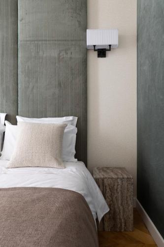 Champs Élysées Montaigne Luxury 2 bedroom - Tap to explore photos