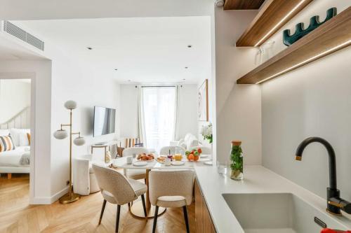 Magnificent Family Flat - Le Marais - with AC - Tap to explore photos