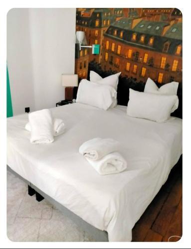 Pic de Nôtre Dame, Charming Suites Paris - Tap to explore photos
