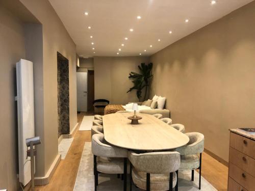 Pic de Nôtre Dame, Charming Suites Paris - Tap to explore photos