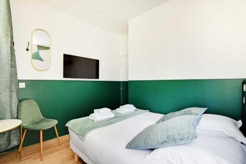 Cosy Cocoon for 2P with A-C - Near Montmartre - Tap to explore photos