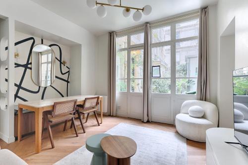 Appartement de charme 1BR Condorcet Saint-Georges - Tap to explore photos