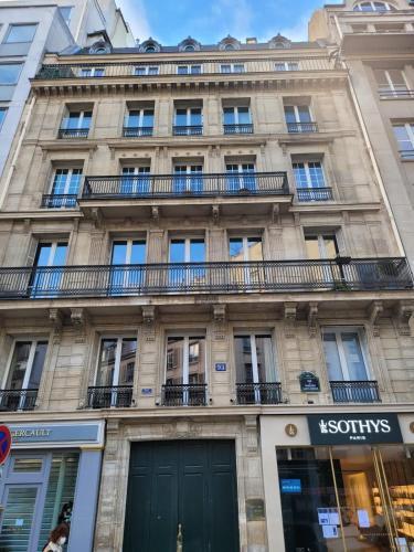 Luxueux Appartement avec balcon, Champs Élysées