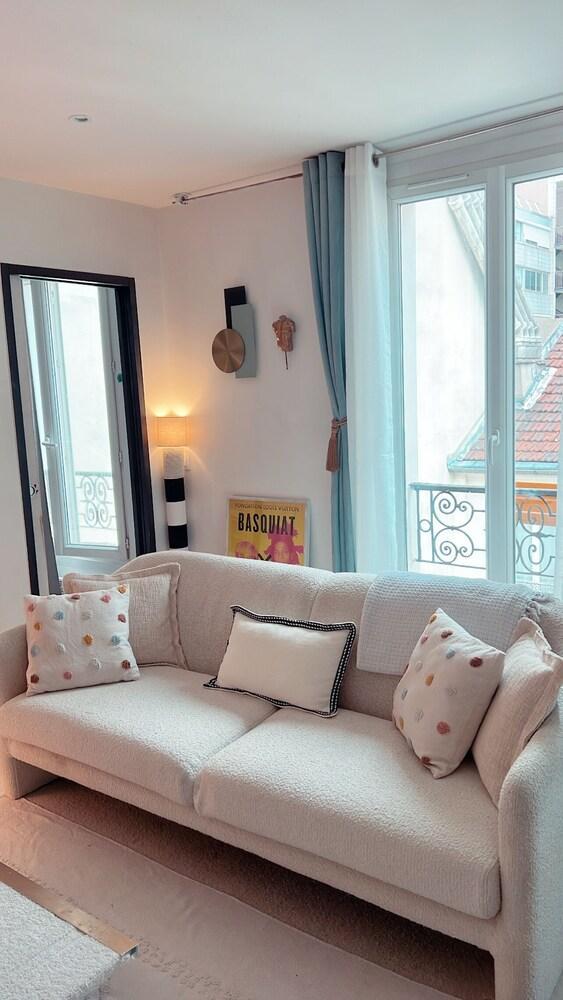 Cozy Paris Apartment - Tap to explore photos
