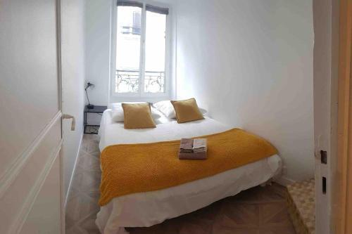 Bastille - Lappe - Quartier anime - Tap to explore photos