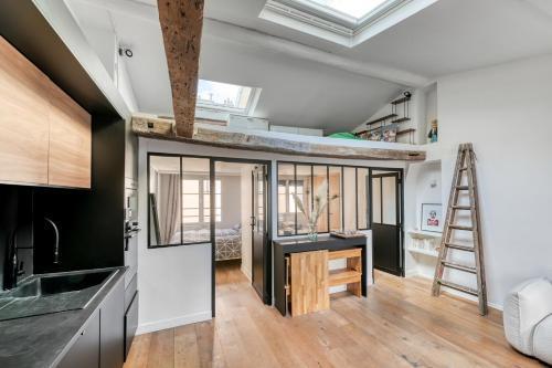Luxurious flat - Square du Temple in Paris - Tap to explore photos