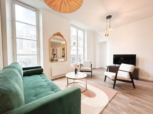 Cosy 5 bedroom & 2 bathroom-Marais - Tap to explore photos
