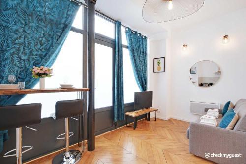 Cosy Studio 2P - Alexandre Dumas 1R - Tap to explore photos
