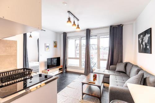 GuestReady - Elevated Comfort with a Terrace! - Tap to explore photos