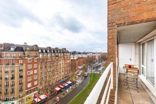 GuestReady - Elevated Comfort with a Terrace! - Tap to explore photos