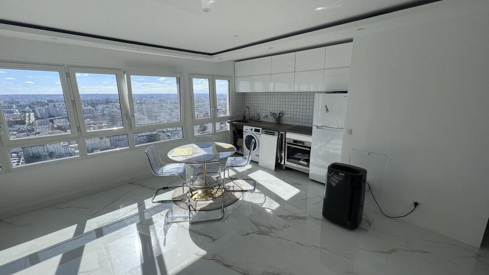 Nice Apartment with amazing view of Paris +Parking - Tap to explore photos