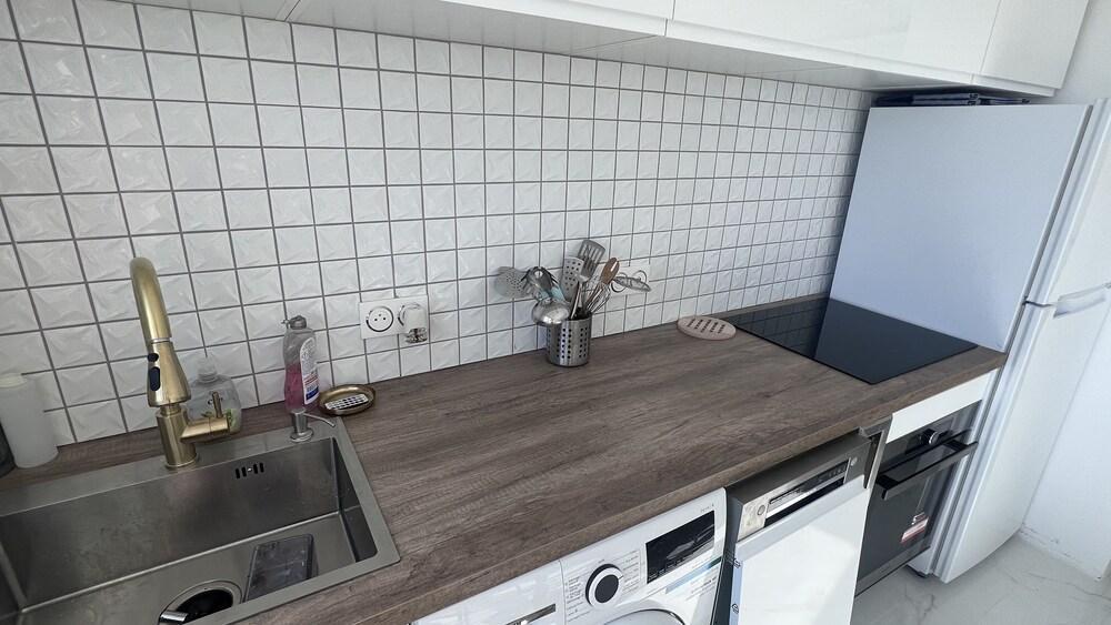 Nice Apartment with amazing view of Paris +Parking - Tap to explore photos