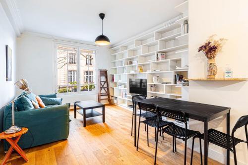 GuestReady - Appartement Chic et Élégant - Tap to explore photos