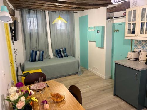Heart of Saint-Germain Cozy 2BR for 5 Aldaro - Tap to explore photos