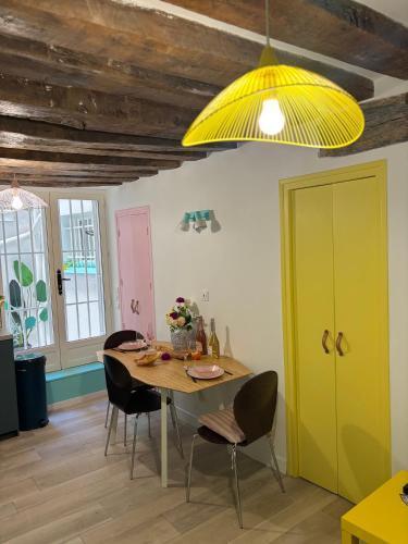 Heart of Saint-Germain Cozy 2BR for 5 Aldaro - Tap to explore photos