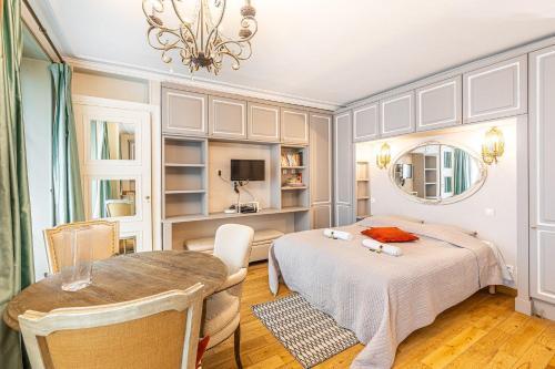 GuestReady - Lux Studio - In Le Marais - Tap to explore photos