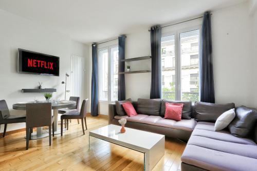 Appartement Quartier Champs-Élysées 4 Free Netflix - Tap to explore photos