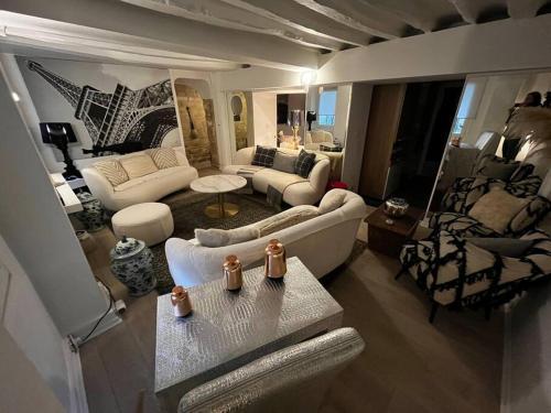 Appartement avec cachet Arc-de-Triomphe - Tap to explore photos