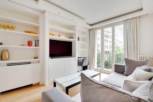 Charming Appt with a-c- 1bd-2p - Tour Eiffel - Tap to explore photos