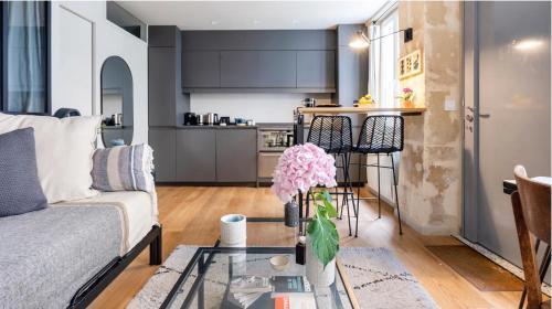 L'Atelier Dupont Paris - A Quiet Haven near Le Marais in Paris's Foodie Hub - Tap to explore photos