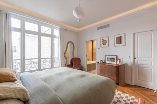 Luxury apartment - 5 min walk from Champs-Elysées - Tap to explore photos