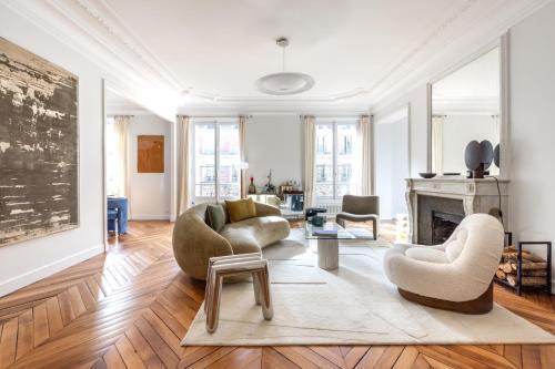 Luxury apartment - 5 min walk from Champs-Elysées - Tap to explore photos