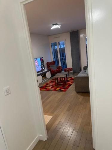 New Flat in the Quartier Latin - Tap to explore photos
