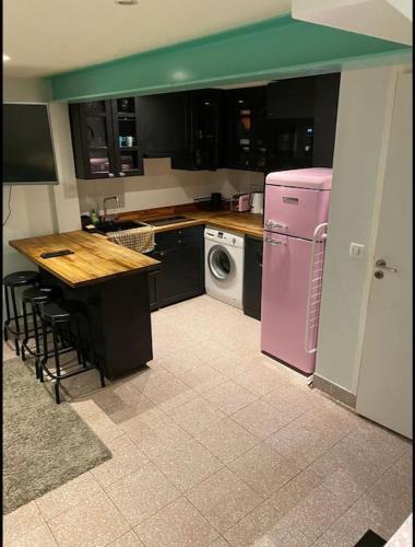 Paris Le Marais Duplex - Steps from Pompidou Aldaro Room Type - Three-Bedroom Apartment Paris Le Marais Duplex - Steps from Pompidou Aldaro Room Type - Three-Bedroom Apartment