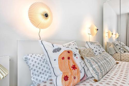 Marais - Montmorency 2bdr by B'Your Home - Tap to explore photos