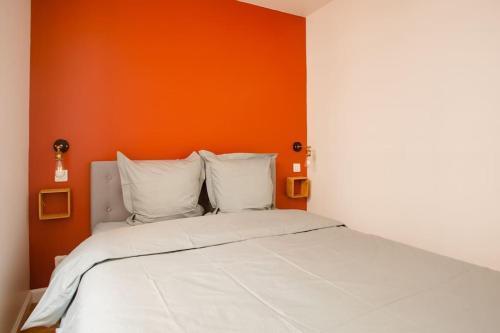 Quiet apartment, lively area,next to Eiffel Tower.