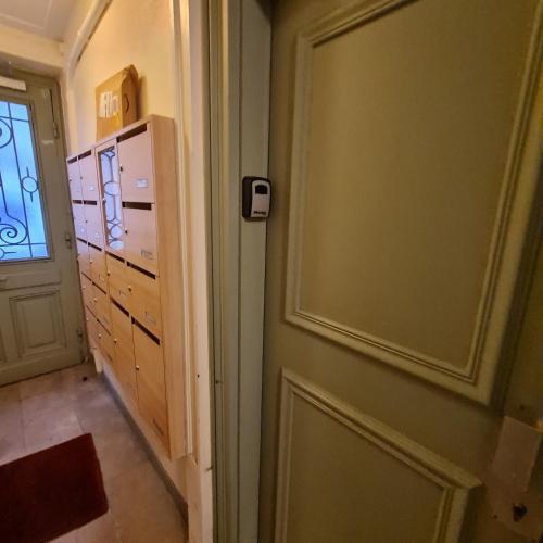 Quiet apartment, lively area,next to Eiffel Tower. - Tap to explore photos