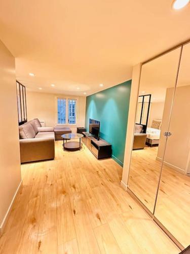 Great flat in center of Paris - Tap to explore photos
