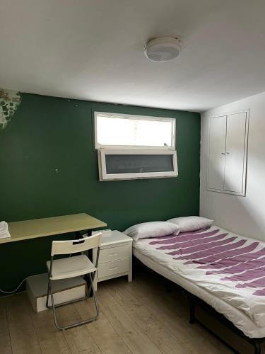 Chez Mia Paris Room Type - Single Room with Shared Shower and Toilet