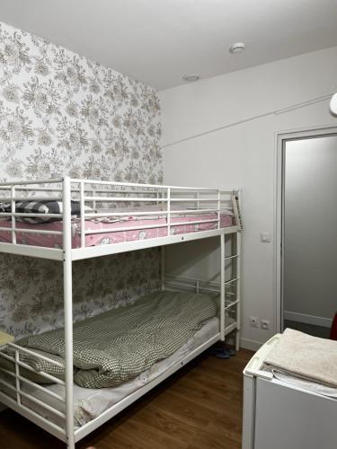 Chez Mia Paris Room Type - Twin Room with Private Bathroom