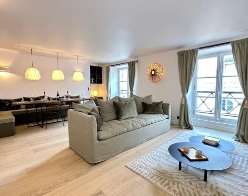 Saint Germain des Pres - Premium apartment with lift for 8 - Tap to explore photos