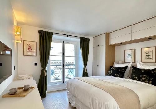 Saint Germain des Pres - Premium apartment with lift for 8 - Tap to explore photos