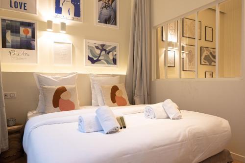 Amazing flat in champs elysées. - Tap to explore photos
