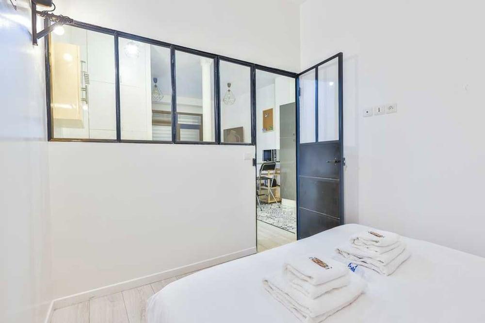 Bright Apartment - 1br/4p - Gare - Tap to explore photos