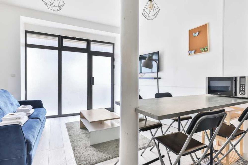 Bright Apartment - 1br/4p - Gare - Tap to explore photos