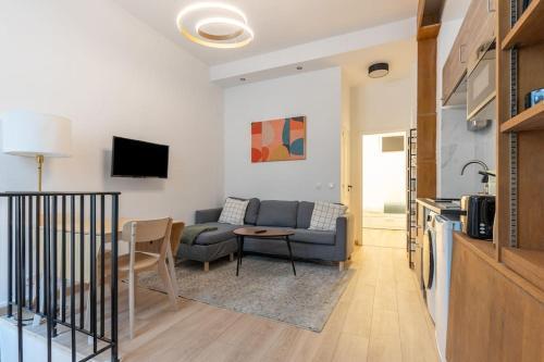 Charming two bedroom Wagram 17th - Tap to explore photos
